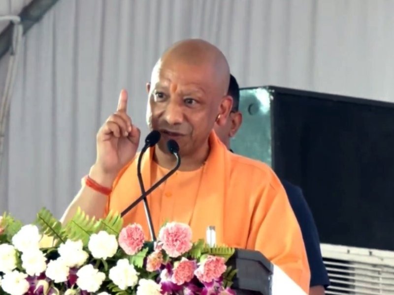 अहिंसा सर्वोच्च धर्म, लेकिन देश-समाज की सुरक्षा के लिए खतरा पैदा करने वालों के प्रति अपनाना होगा सख्त रवैया : सीएम योगी