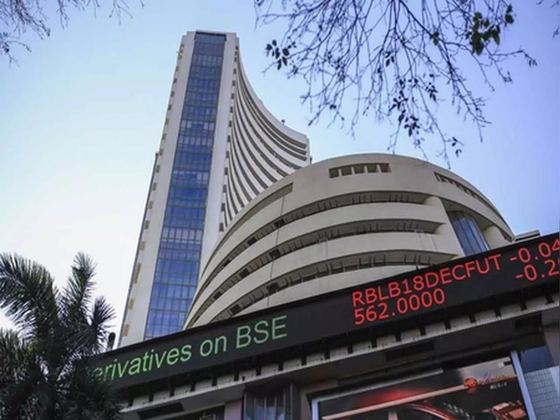 टॉप-10 कंपनियों में से 7 का मार्केट कैप एक हफ्ते में 1.54 लाख करोड़ रुपए घटा