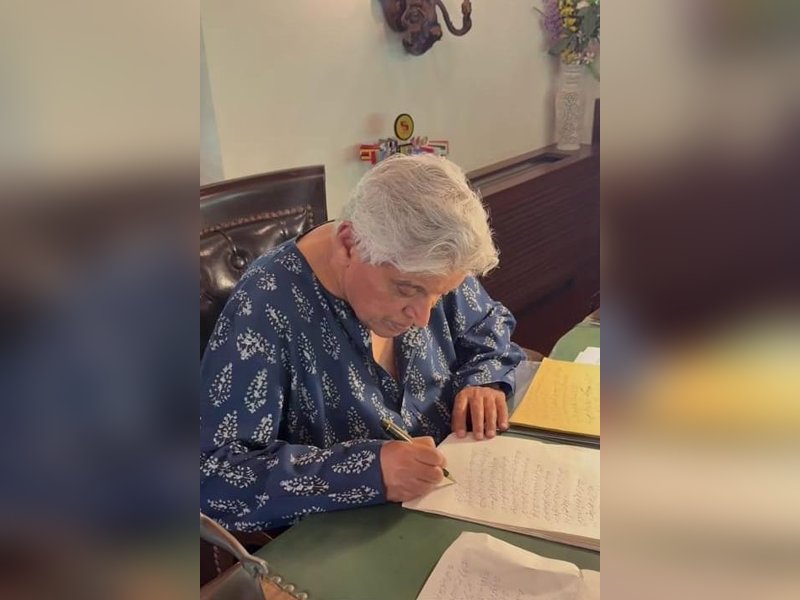 Javed Akhtar seen writing in Urdu as Shabana Azmi shares glimpse of his study