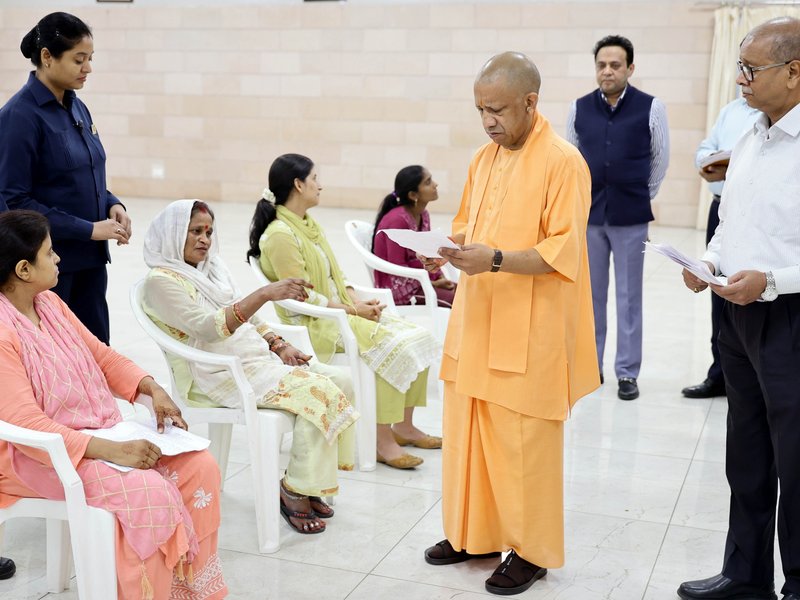 आमजन की समस्याओं का समयबद्ध हो निस्तारण, विलंब होने पर तय की जाए जवाबदेही : सीएम योगी