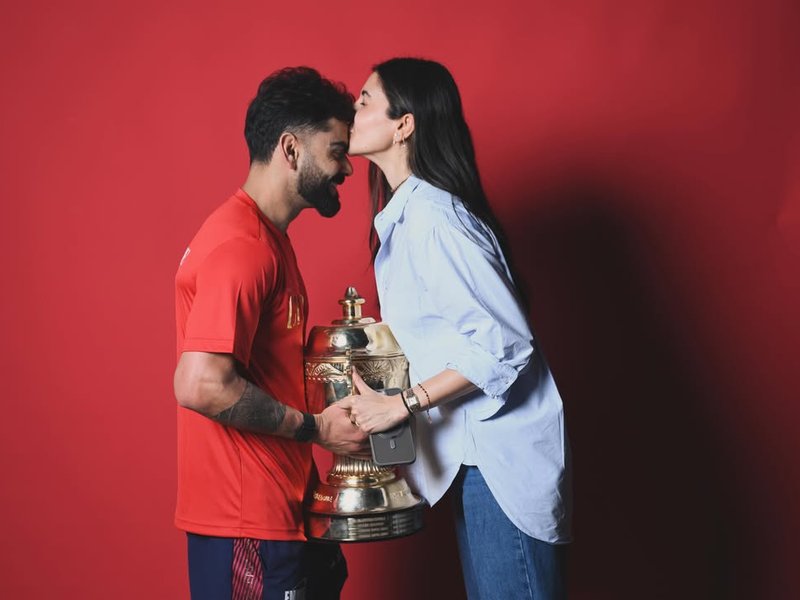 Anushka Sharma celebrates RCB's IPL win with a sweet kiss on Virat Kohli's forehead