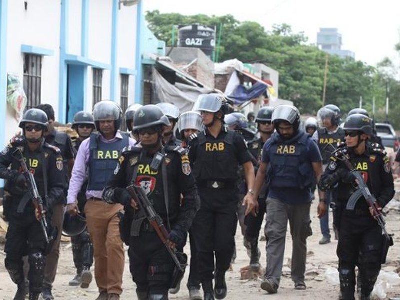 Over 100 injured after police use water canons, tear gas shells on protestors in Dhaka