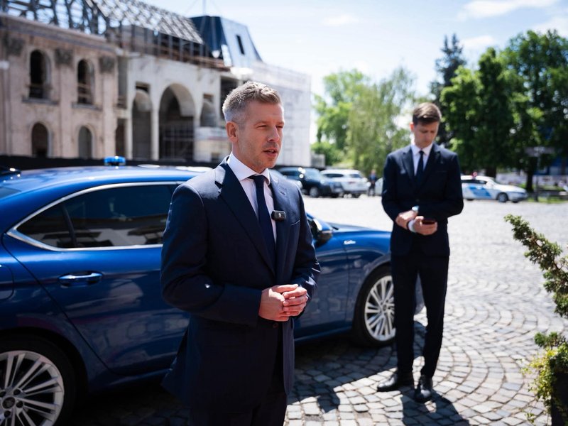 Hungary PM proposes amendment of constitution to remove President