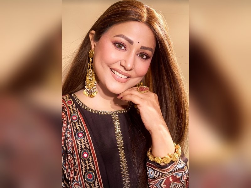 Hina Khan enjoys 'Aamchi' Mumbai's famous vada pav, says ‘nothing like it’ 