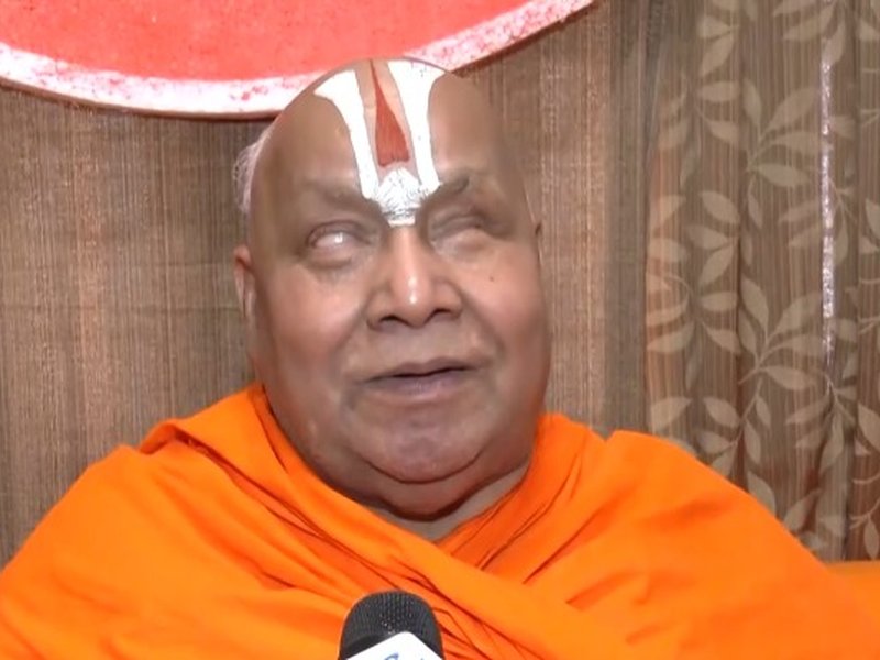 Jagadguru Rambhadracharya backs CM Yogi on ‘Gau Mata’ remark, calls for end to cow slaughter