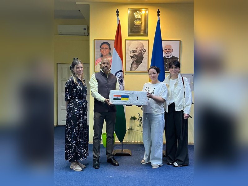 India hands over humanitarian aid to Ukraine's health ministry