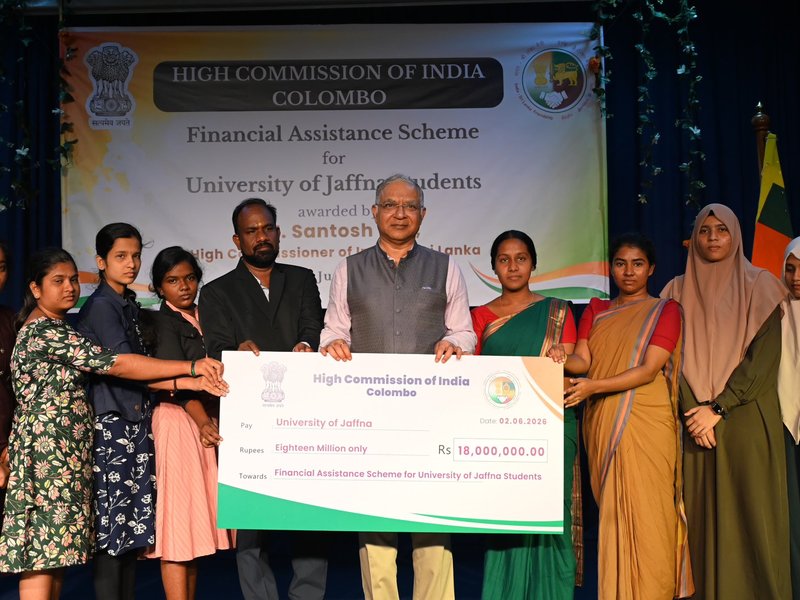 Sri Lanka: Jaffna Univ students presented scholarships under Indian financial support