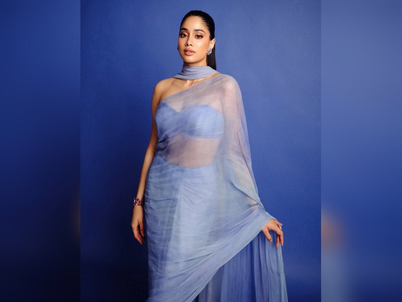 Jahnvi Kapoor gets hit by Ram Charan's fan during 'Peddi' event?