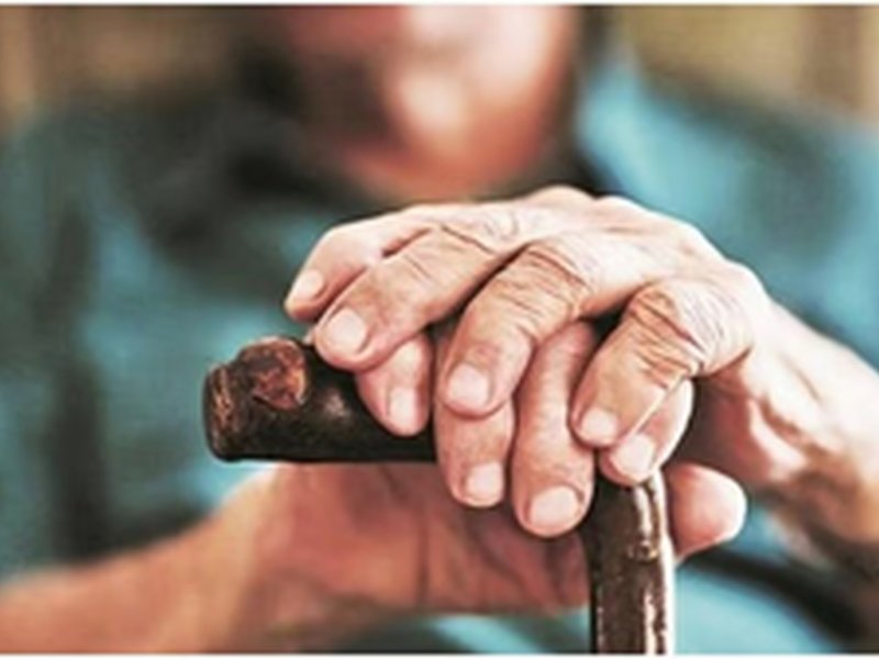योग से बुढ़ापे में रहेंगे स्वस्थ, आयुष मंत्रालय ने बताए बढ़ती उम्र में योगाभ्यास के फायदे 