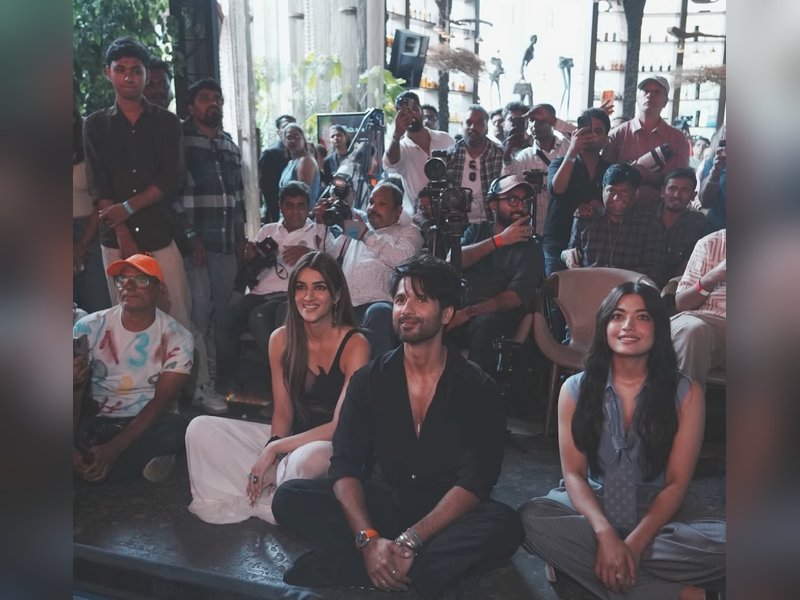 Kriti Sanon shares picture of ‘three kids with dreams in their eyes’ featuring Shahid Kapoor, Rashmika Mandanna