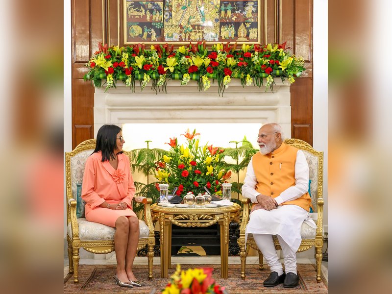 pm modi and Rodríguez