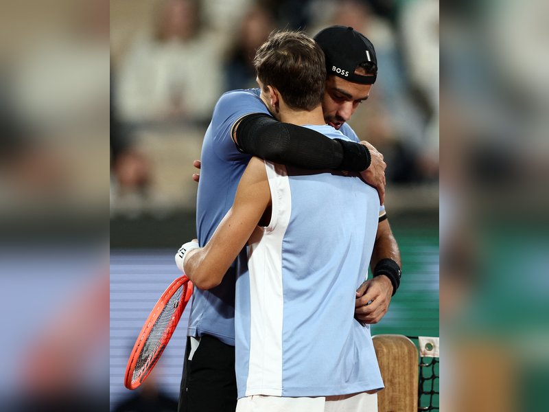 Arnaldi advances to maiden Grand Slam QF at Roland Garros after Berrettini retires