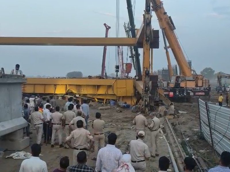 फरीदाबाद-जेवर ग्रीन हाईवे परियोजना पर बड़ा हादसा, भारी मशीन गिरने से कई मजदूरों के दबे होने की आशंका