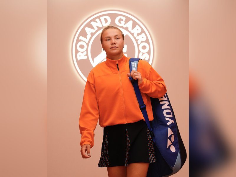 Marta Kostyuk maintains ‘no-handshake’ stance against Russian players after women's singles semifinal against Mirra Andreeva in the French Open in Paris on Thursday. Photo credit: @Roland-Garros/X