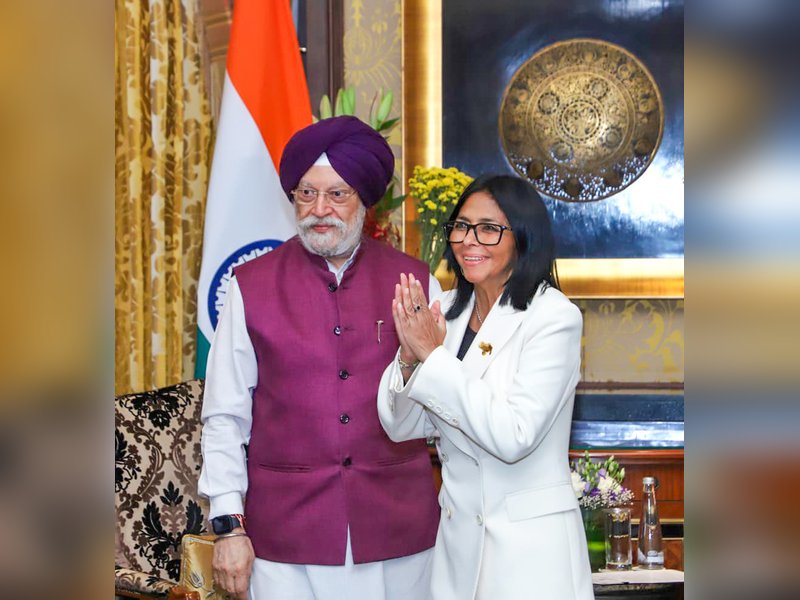 क्रूड ऑयल में भविष्य की संभावनाओं को एक्सप्लोर करने के लिए भारतीय टीम जाएगी वेनेजुएला: हरदीप सिंह पुरी