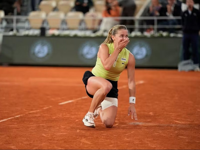 Maja Chwalinska stuns Shnaider, becomes first qualifier to reach final in Paris