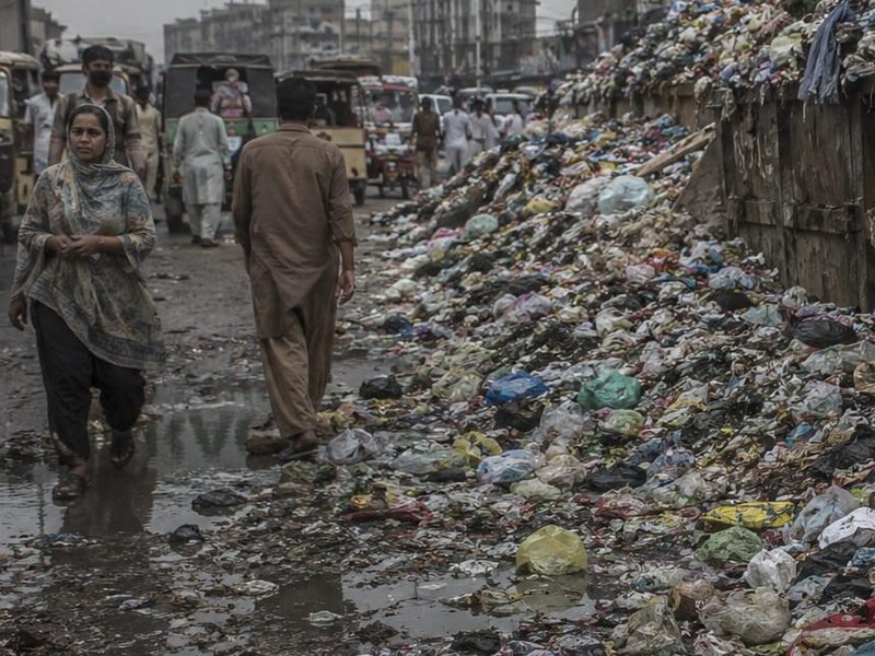 Pakistan: People in Karachi struggling with foul smell as offal lingers week after Eid 