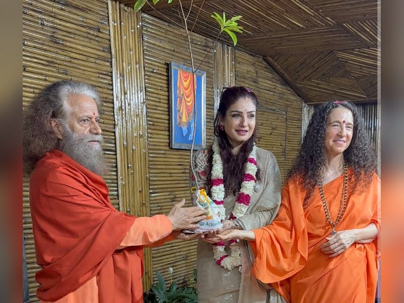 Raveena Tandon celebrates World Environment Day with  blessings of Ma Gange, feeds a calf