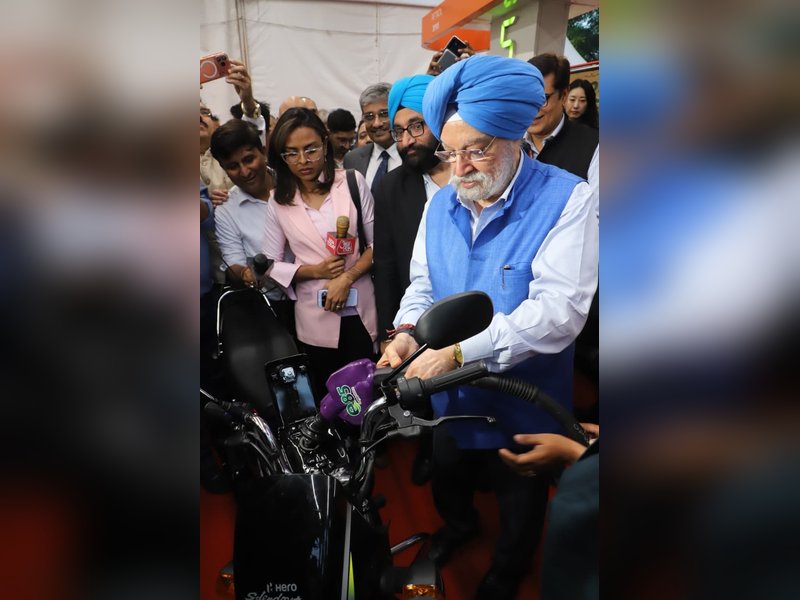 देश में ई85 ईंधन लॉन्च हुआ, पुरी बोले- ग्रीन फ्यूचर की तरफ ऐतिहासिक कदम 