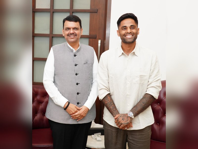 Suryakumar Yadav meets Maharashtra Chief Minister Devendra Fadnavis in Mumbai amid questions over captaincy stint. Photo credit: 