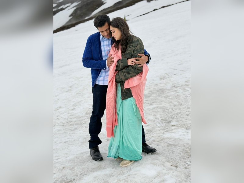 ‘Parshuram’ fame Shambhavi Singh shoots in a chiffon saree amidst snow in Manali, expresses excitement 