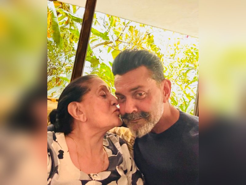 Sunny Deol captures a lovely moment of brother Bobby getting showered with love by their mom