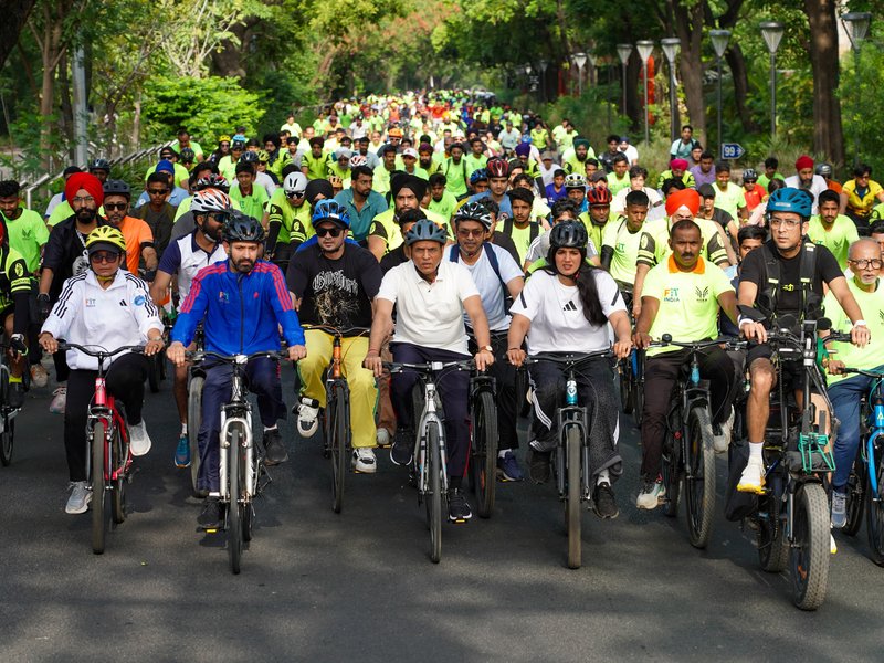 Sports Min. Mandaviya leads World Bicycle Day celebrations with nationwide 'Fit India Sundays on Cycle' (Credit: SAI)