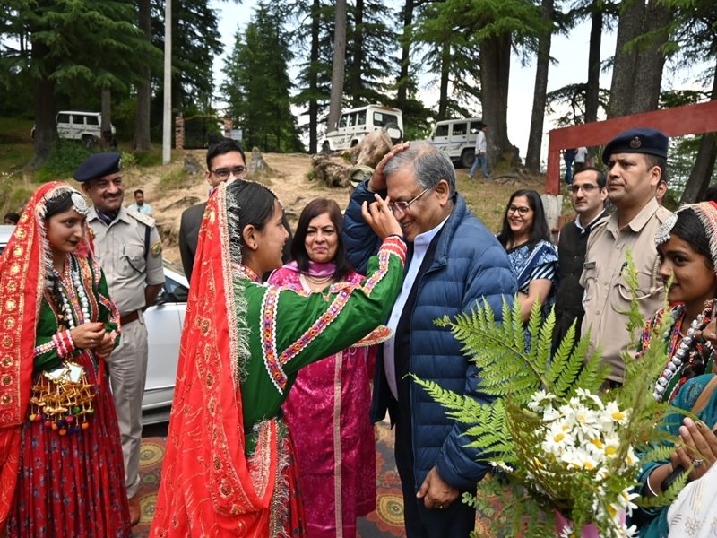 CEC Gyanesh Kumar interacts with young voters, election staff in Himachal's Chamba