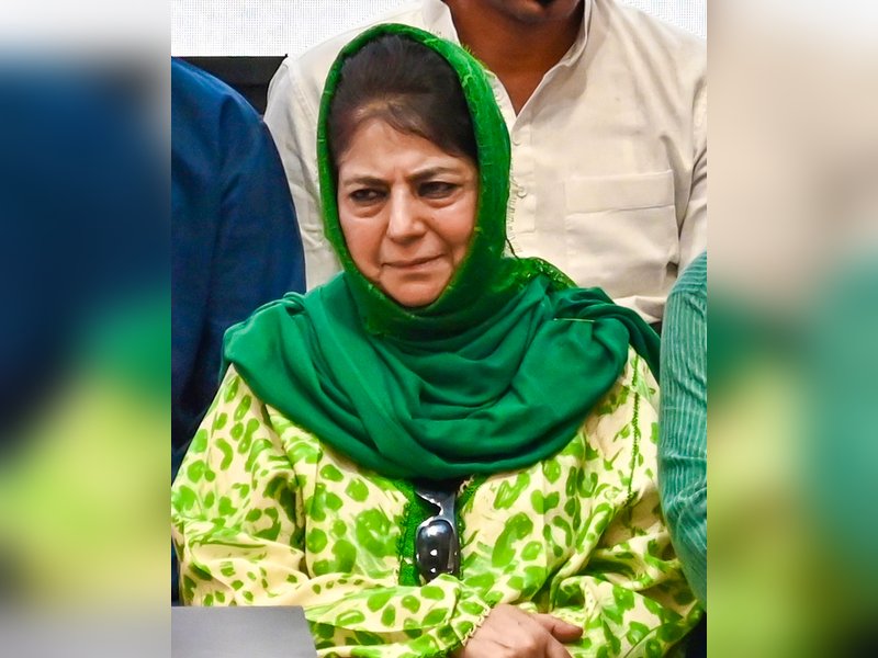 महबूबा मुफ्ती अली खामेनेई को अंतिम विदाई देने के बाद हुईं भावुक, बोलीं- 'यह पल बेहद दर्दनाक था' 