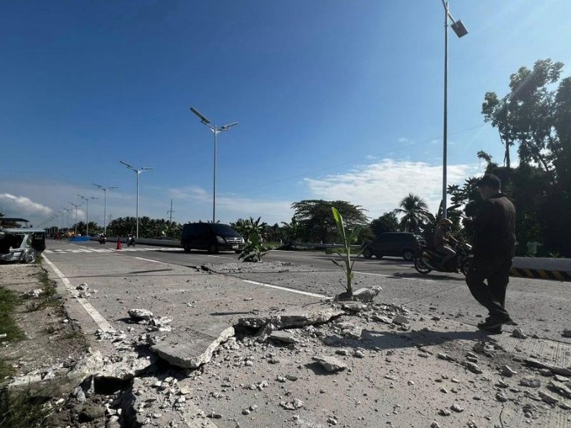 7.8 offshore earthquake shakes Philippines; tsunami warning issued