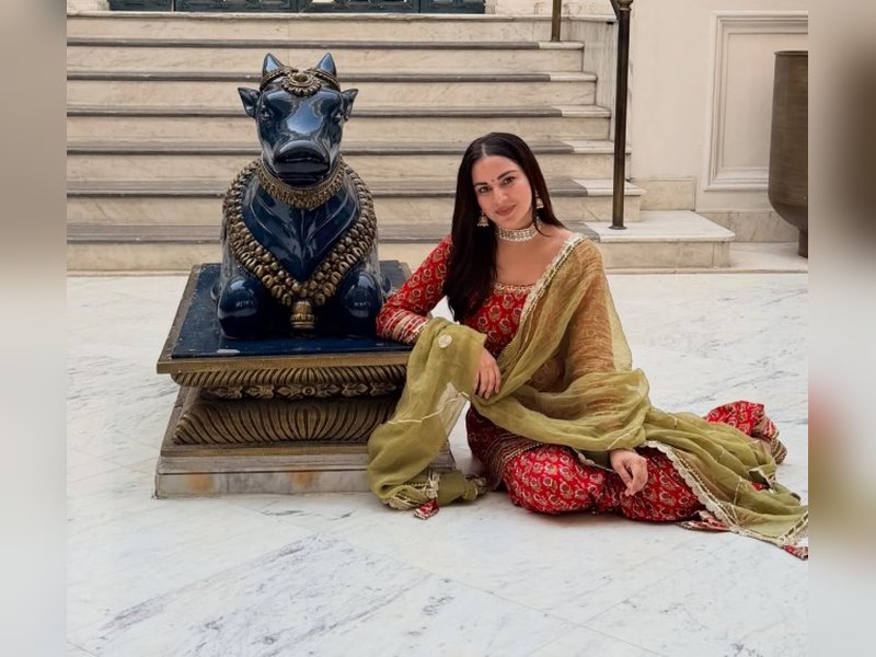 Shraddha Arya takes holy dip in Ganga, calls it a reset for the soul