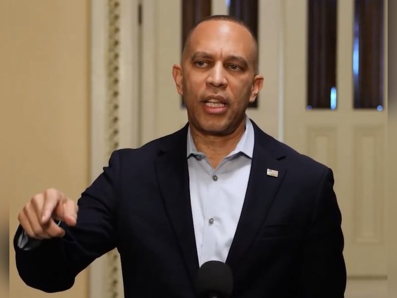 Hakeem Jeffries attacks Trump on living costs, Iran war