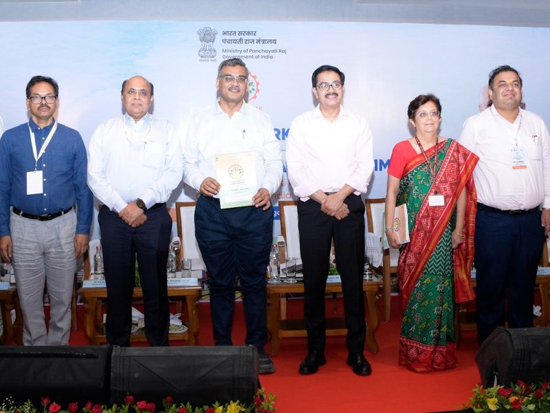 परियोजनाओं के माध्यम से आय के स्रोत शुरू कर ‘आत्मनिर्भर पंचायत’ बनने की दिशा में कार्य करना होगा: विवेक भारद्वाज