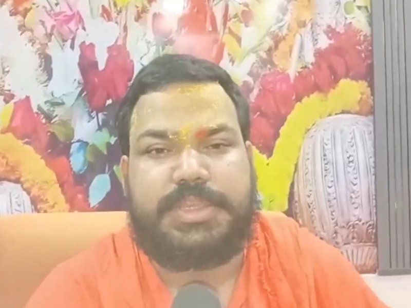 पीएम मोदी के सबसे लंबे कार्यकाल पर अयोध्या के संतों का अभिनंदन, कहा- 'सरकार ने हर क्षेत्र में किया विकास'