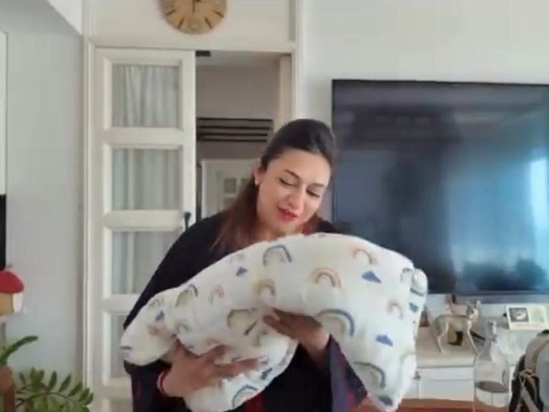 Divyanka Tripathi, Vivek Dahiya say twin babies are poles apart; compare elder son to Lord Ram 