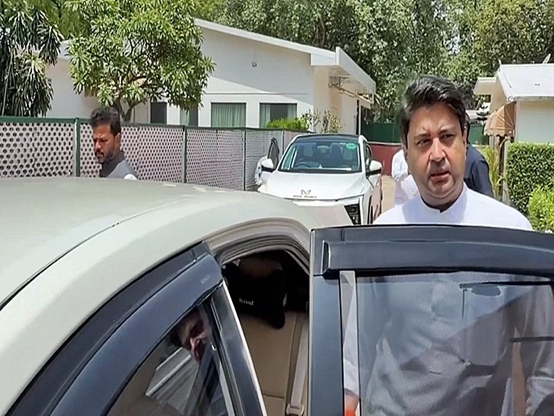 Jyotiraditya Scindia, Ram Mohan Naidu carpool to Cabinet meeting, promote fuel conservation