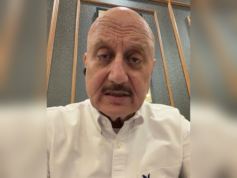 Anupam Kher learns why appearances can be deceiving during flight encounter