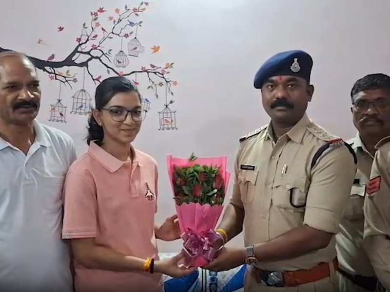 छिंदवाड़ा की बेटी आसमान में भरेगी उड़ान, इंडियन एयरफोर्स में फ्लाइंग ऑफिसर बनीं प्रिया मालवीय