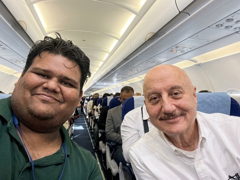 किसी के बारे में राय बनाने से पहले उसके बारे में जानना जरूरी, फ्लाइट में यात्री ने अनुपम खेर को दी सीख 