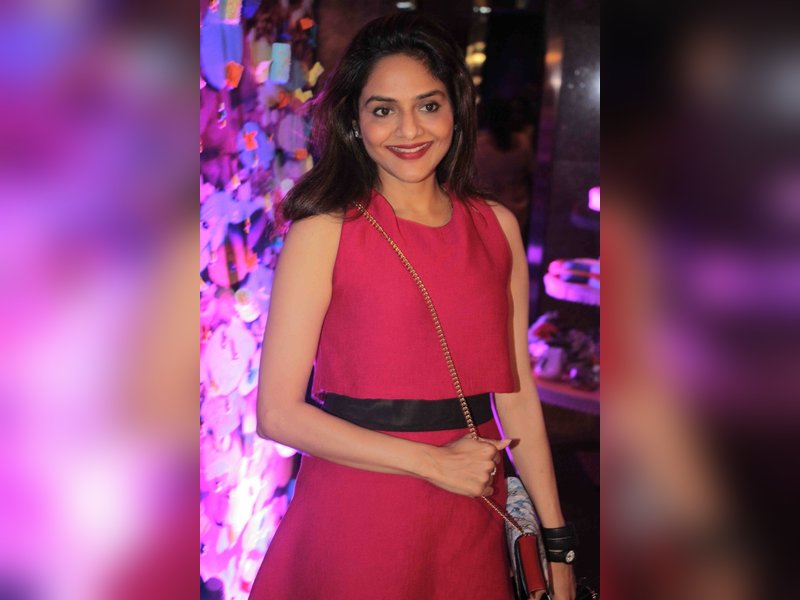 Madhoo recalls the time when she almost worked with Shah Rukh Khan