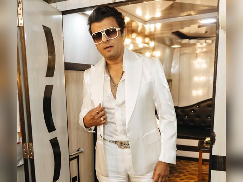Sonu Nigam revisits his early musical days in rare 1993 throwback post