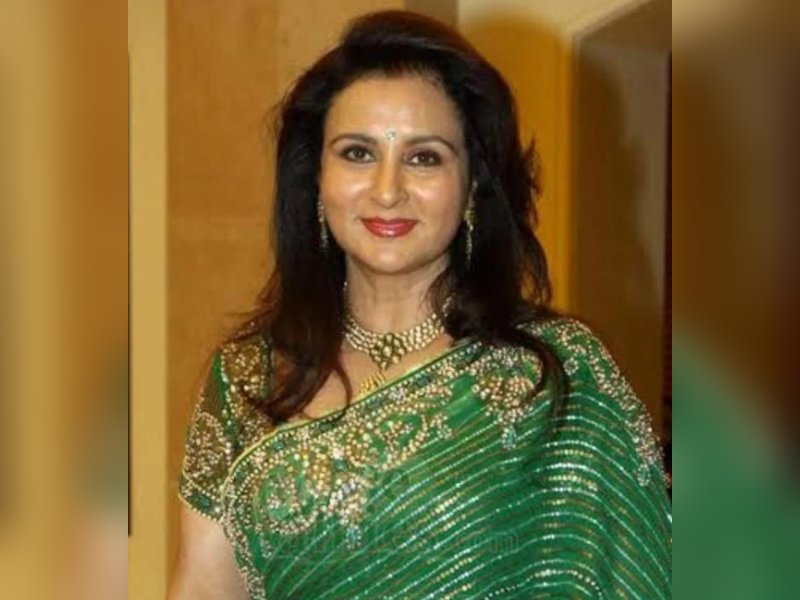 Poonam Dhillon opens up on sacrificing her career for motherhood