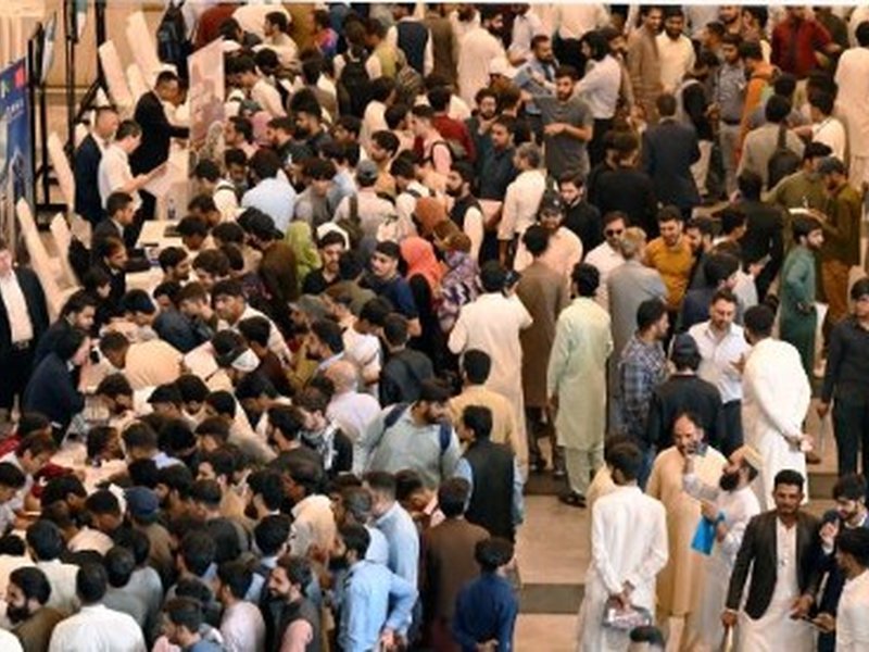 Pakistan: Govt employees launch protest in Islamabad, call for inclusion of demands in budget 