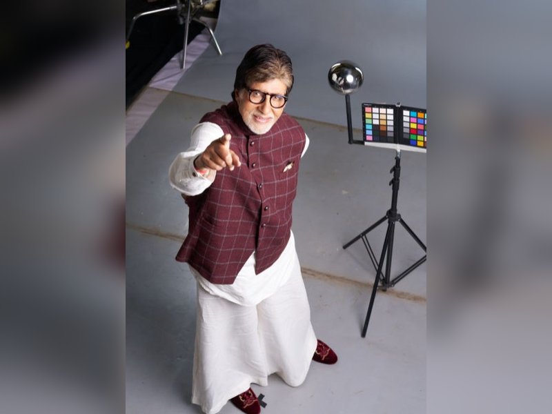 Big B packs up workday with 12 short films, 2 still shoots: Work is work