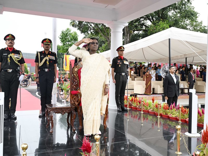 'Watershed moment in history of IMA': President Murmu after reviewing Passing Out Parade with first batch of female NDA cadets  (Lead)