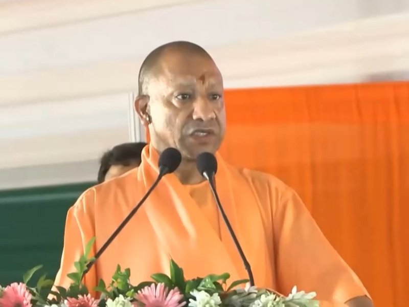 बेटी का सम्मान सर्वोपरि, सपा प्रमुख अपने कार्यकर्ताओं की भाषा भी संयमित कराएं : योगी आदित्यनाथ 