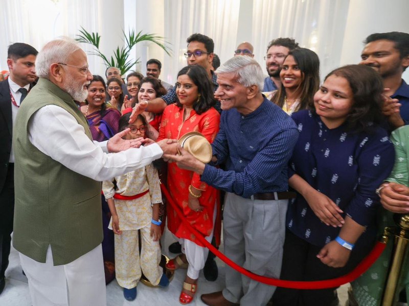 नीस में भारतीय समुदाय ने किया जोरदार स्वागत, प्रधानमंत्री मोदी बोले- यह सम्मान बेहद यादगार