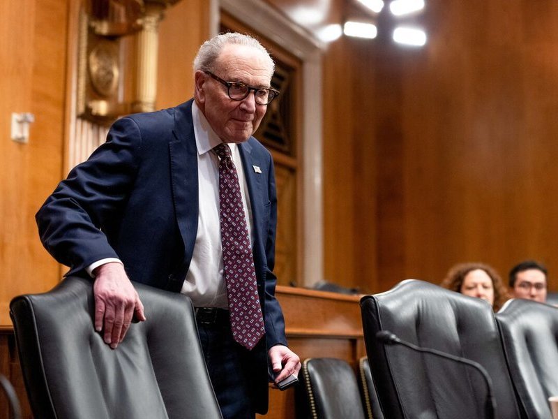 US Democrats push bill to rebuild America's manufacturing base 