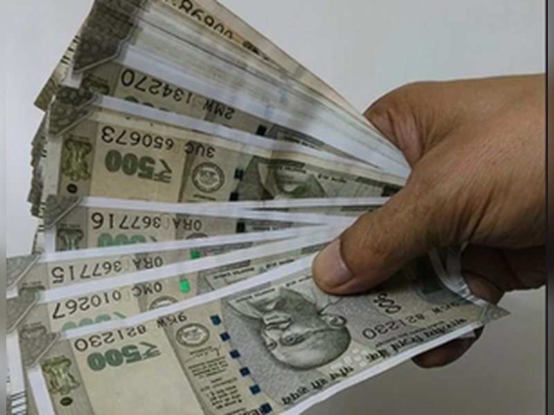 सरकार की विनिवेश प्राप्तियां अप्रैल-जून तिमाही में 15,000 करोड़ रुपए को पार करने का अनुमान