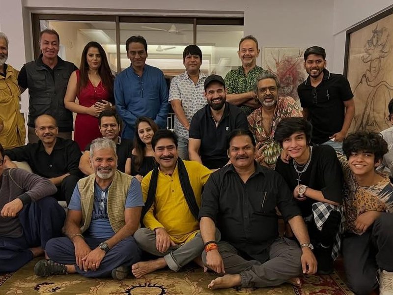 Yashpal Sharma shares iconic ‘Lagaan’ poster signed by Aamir Khan & cast